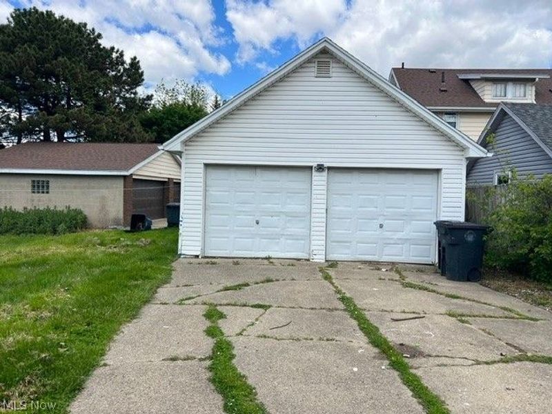 481 N Firestone Boulevard, Akron, OH 44301 Photo 2