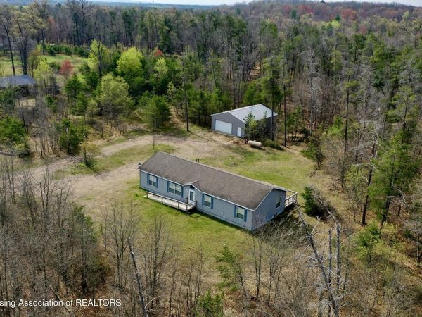 145 W Pioneer Road, Roscommon, MI 48653