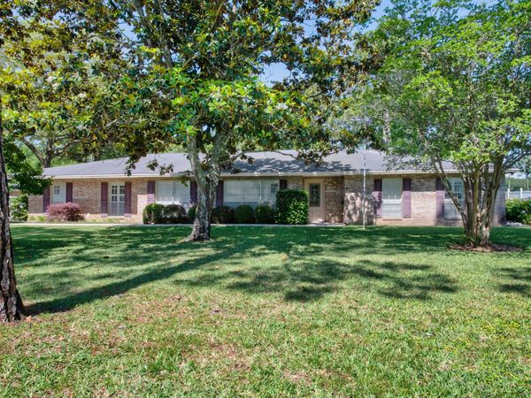 645 NE Country Club Avenue, Fort Walton Beach, FL 32547