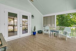 20 32nd Avenue photo 4