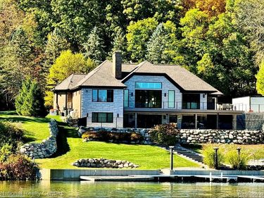 7050 Lake Shannon Court, Tyrone Twp, MI 48430