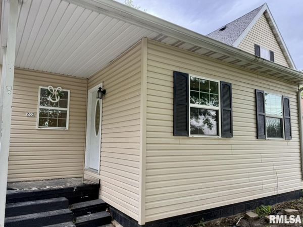 202 W 4TH Street, Wyanet, IL 61379
