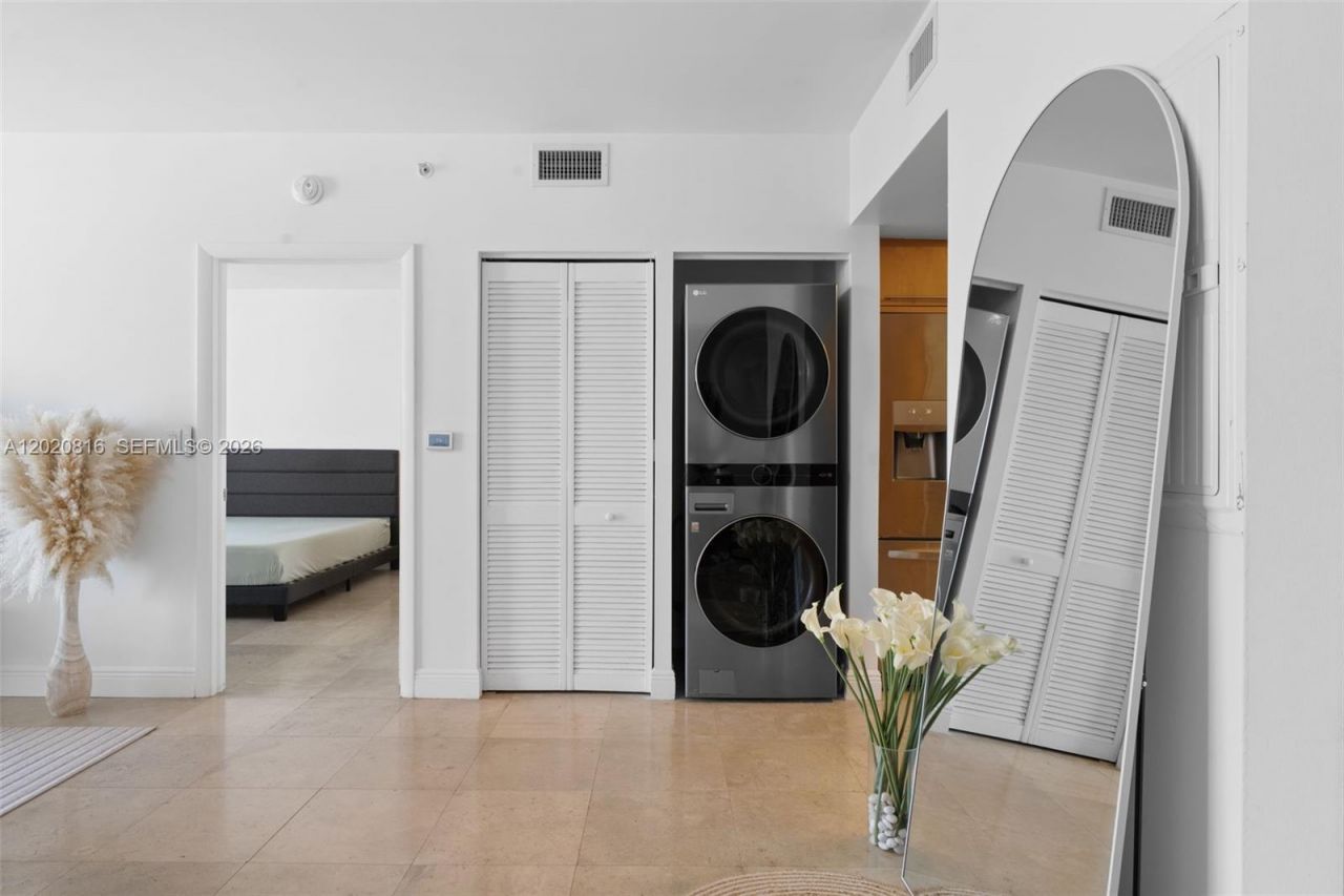 6365 Collins Ave , Unit 1909, Miami Beach, FL 33141 Photo
