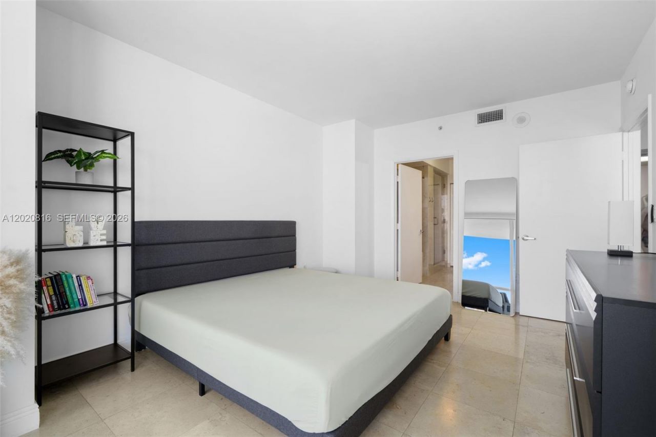 6365 Collins Ave , Unit 1909, Miami Beach, FL 33141 Photo