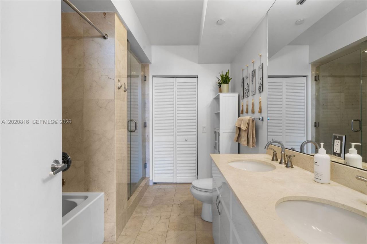 6365 Collins Ave , Unit 1909, Miami Beach, FL 33141 Photo
