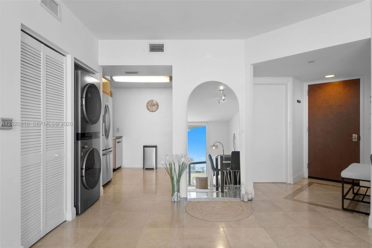 6365 Collins Ave , Unit 1909, Miami Beach, FL 33141 Photo