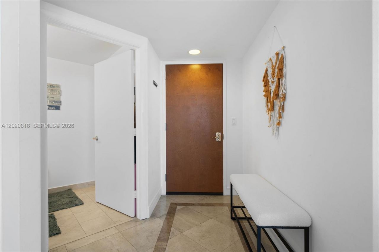 6365 Collins Ave , Unit 1909, Miami Beach, FL 33141 Photo