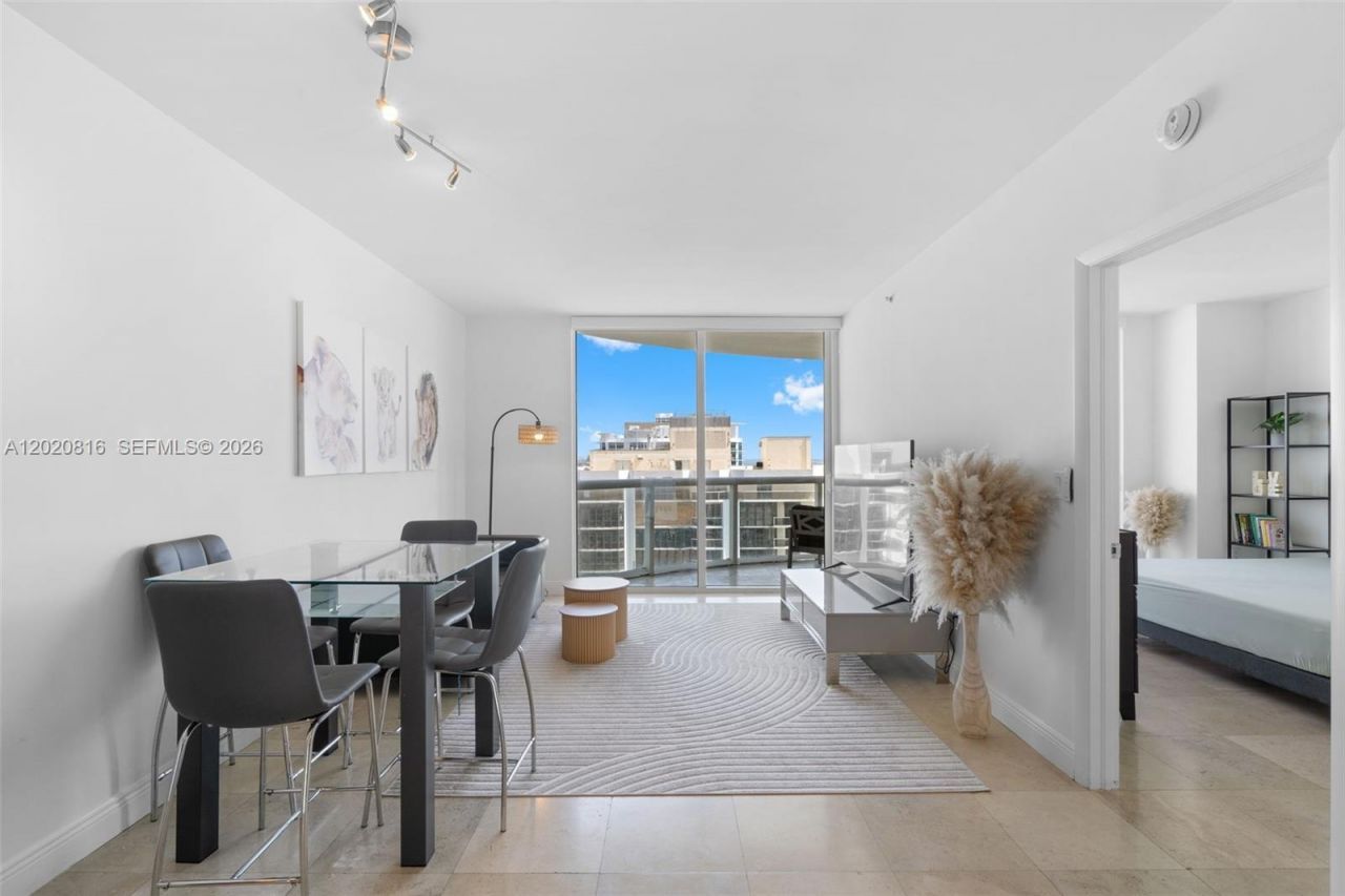 6365 Collins Ave , Unit 1909, Miami Beach, FL 33141 Photo