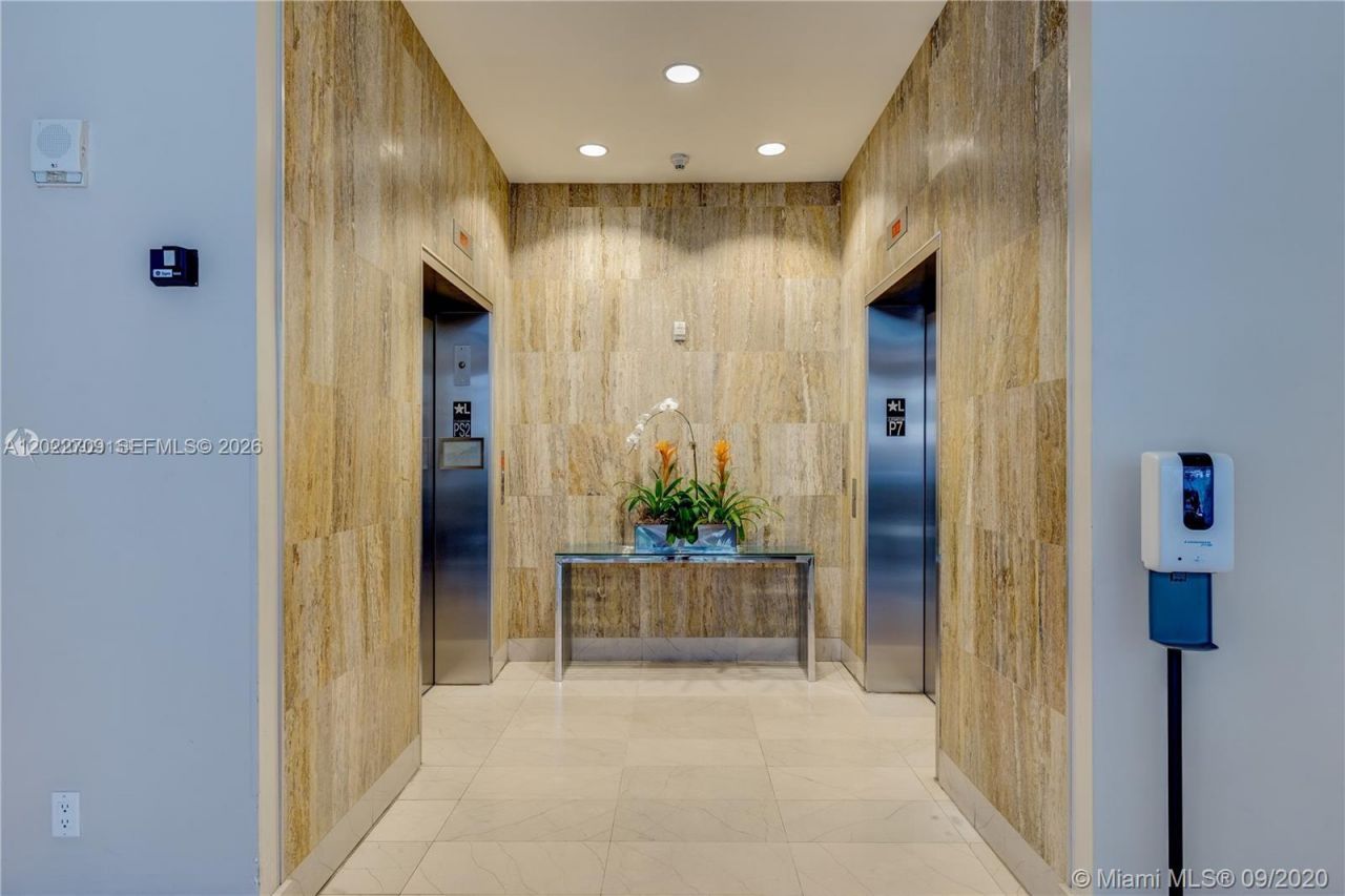 1111 SW 1st Ave , Unit 2118, Miami, FL 33130 Photo