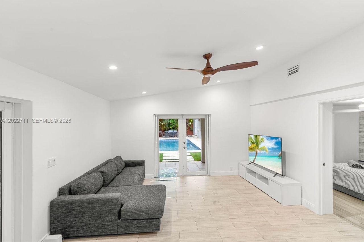 443 NE 71st St , Miami, FL 33138 Photo