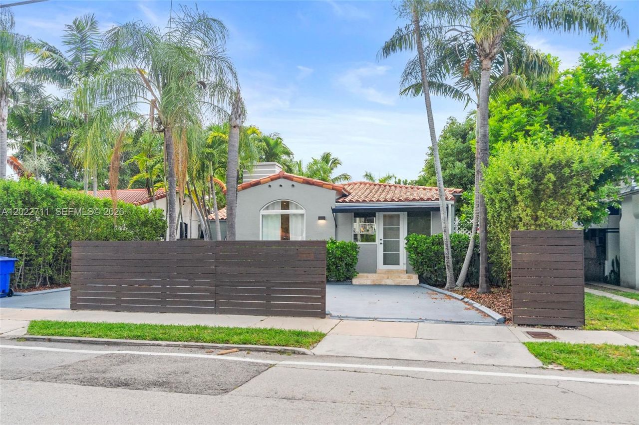 443 NE 71st St , Miami, FL 33138 Photo