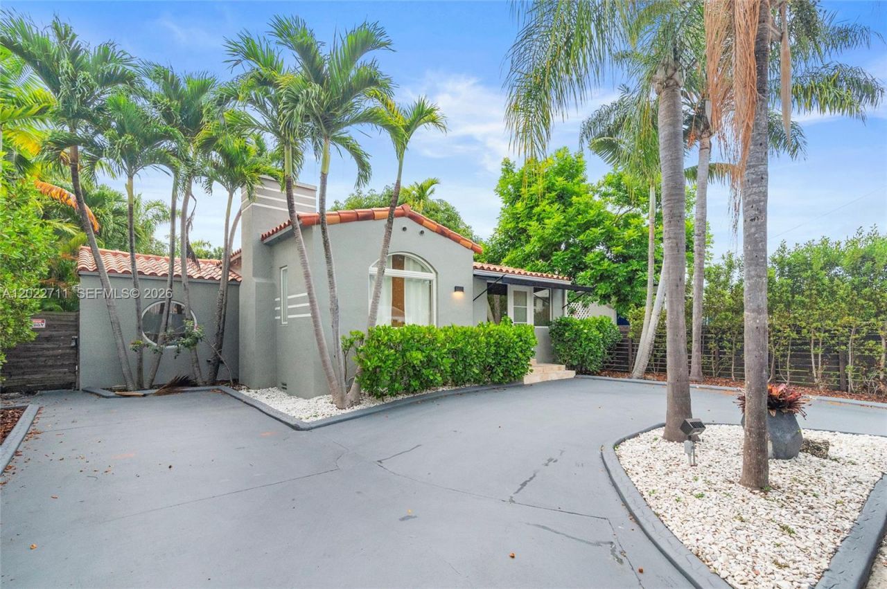 443 NE 71st St , Miami, FL 33138 Photo