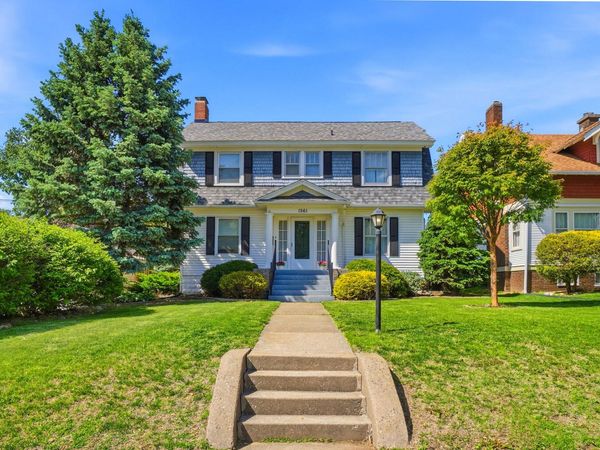1561 WASHINGTON, Muscatine, IA 52761