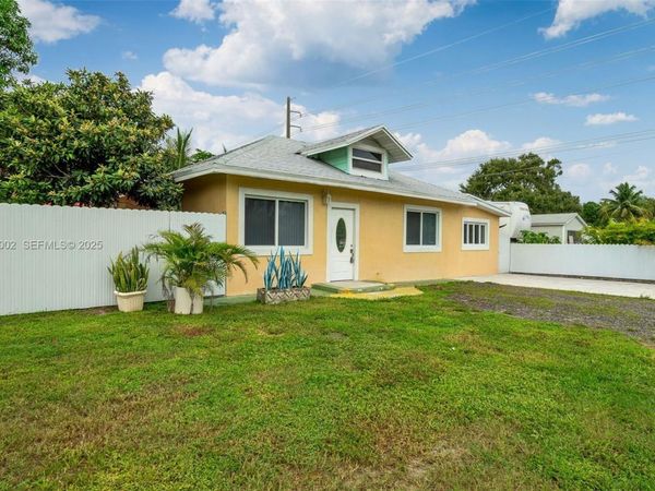 521 S Florida Mango Road, West Palm Beach, FL 33406