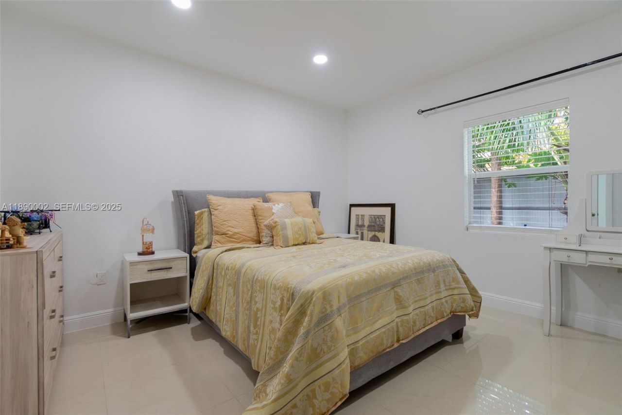 521 S Florida Mango Road, West Palm Beach, FL 33406 Photo