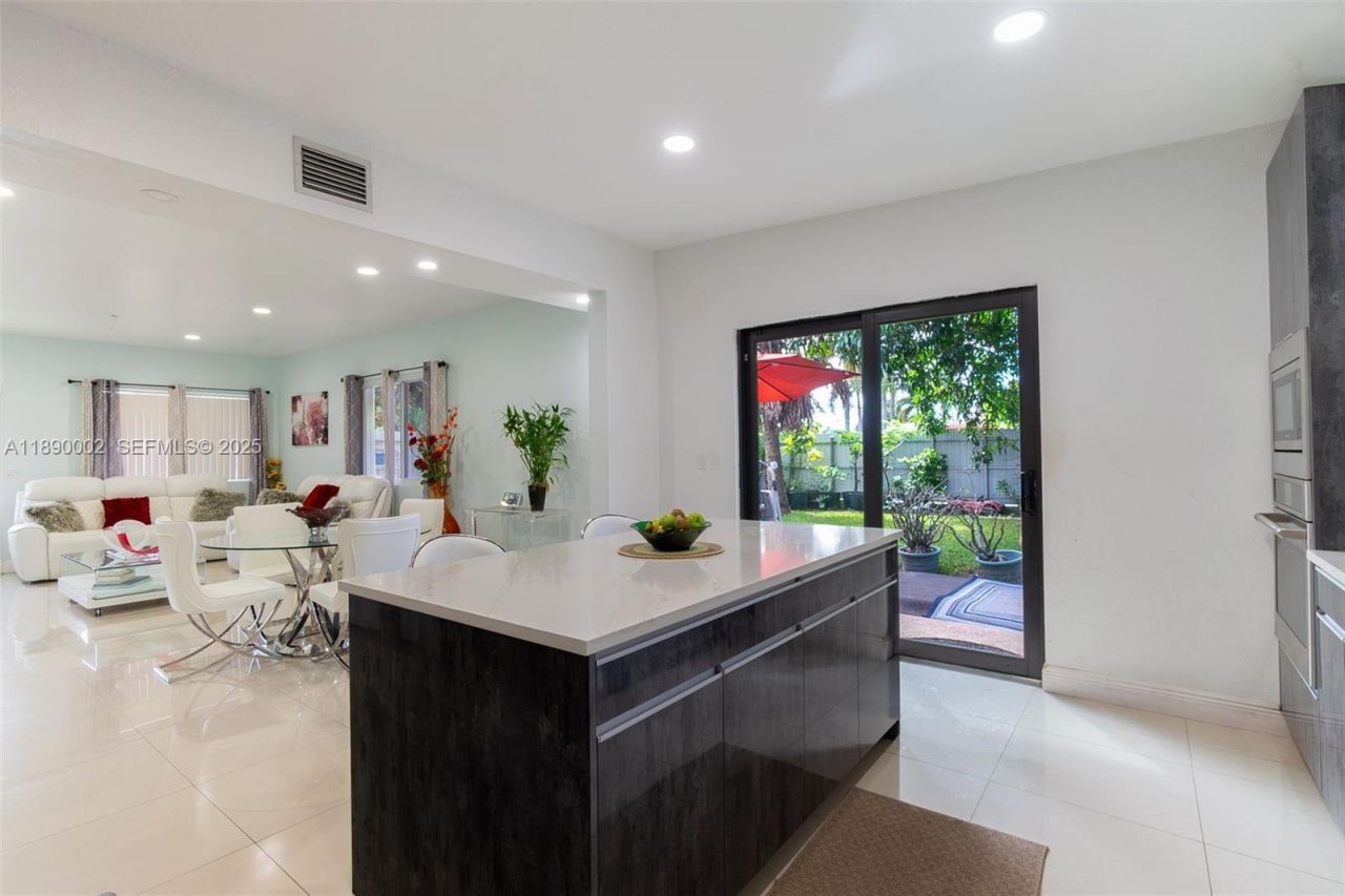 521 S Florida Mango Road, West Palm Beach, FL 33406 Photo