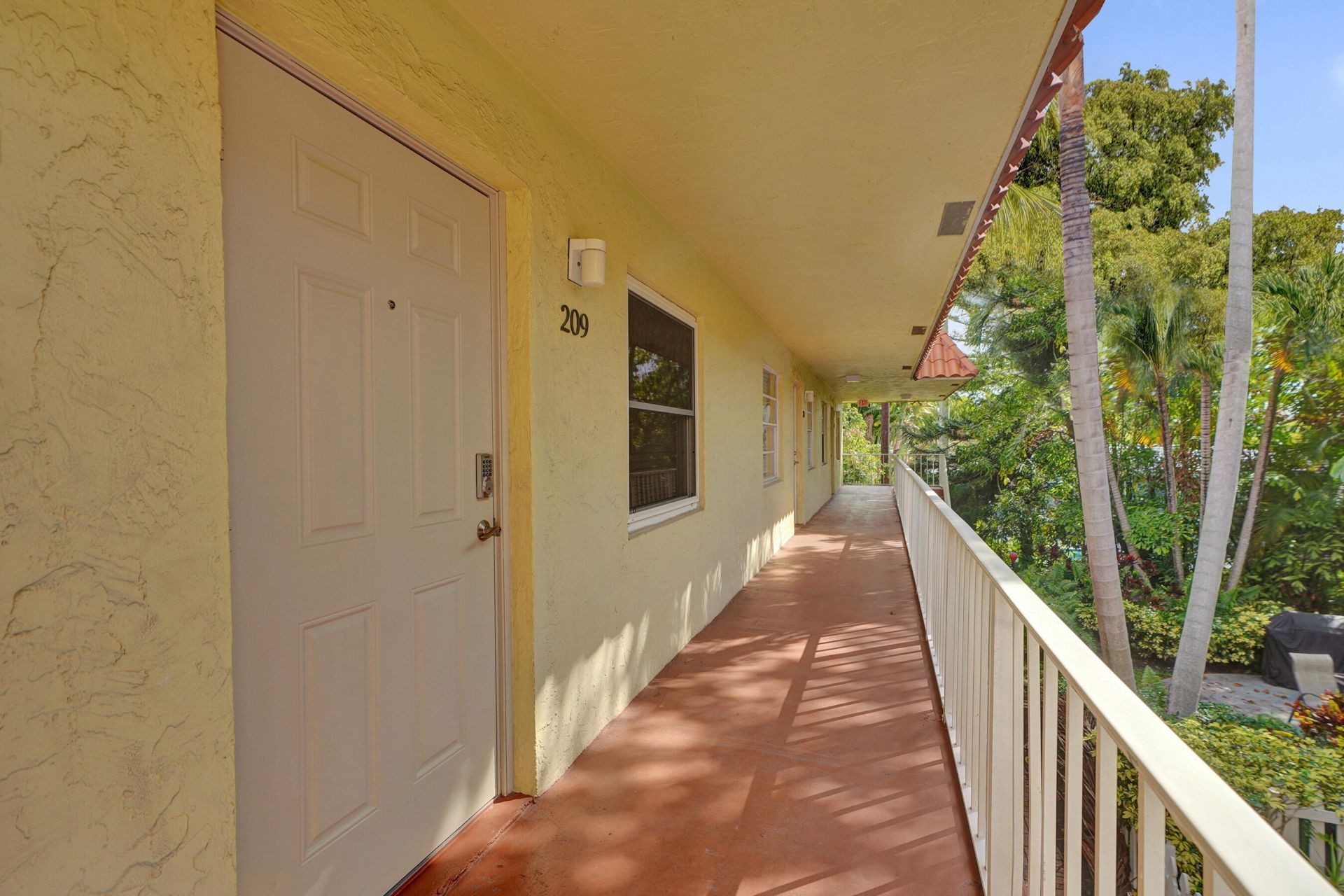 1125 NE 16th Place, Unit 209, Fort Lauderdale, FL 33305 Photo