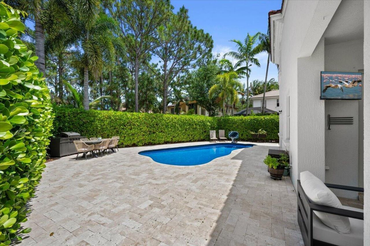 2104 Spring Court, Palm Beach Gardens, FL 33410 Photo