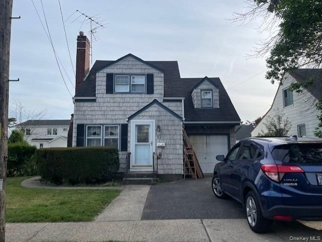 17 Pierce Street, Hicksville, NY 11801 Main Photo