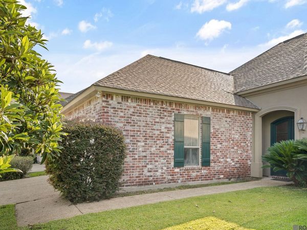 10655 Woodland Oaks, Baton Rouge, LA 70809