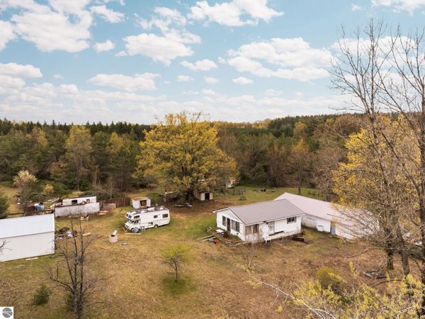960 32 Road E, Boon, MI 49618
