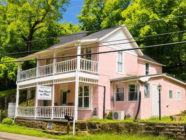 216 N Main Street, Eureka Springs, AR 72632