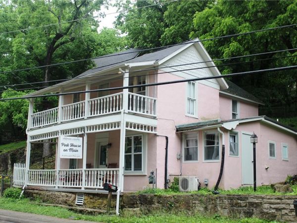 216 N Main Street, Eureka Springs, AR 72632