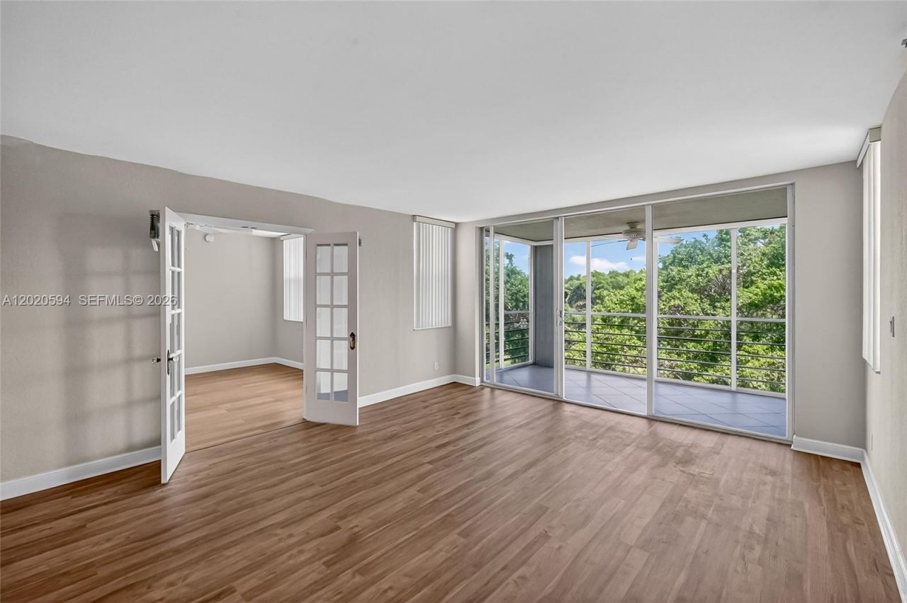 4015 W Palm Aire Dr, Unit 502, Pompano Beach, FL 33069 Photo