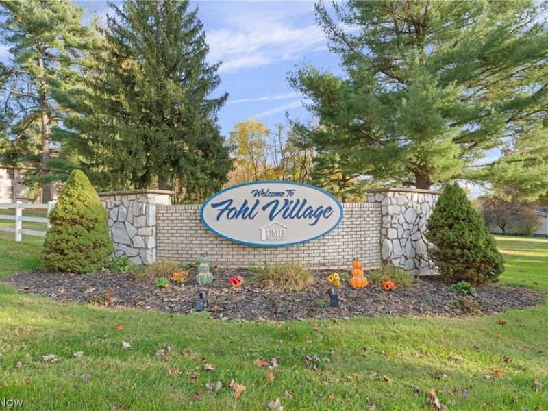 1005 Overlook Drive SW, Canton, OH 44706 Photo 2