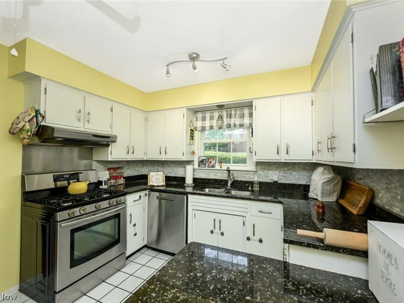 12460 Amber Circle NW, Uniontown, OH 44685 Photo 8