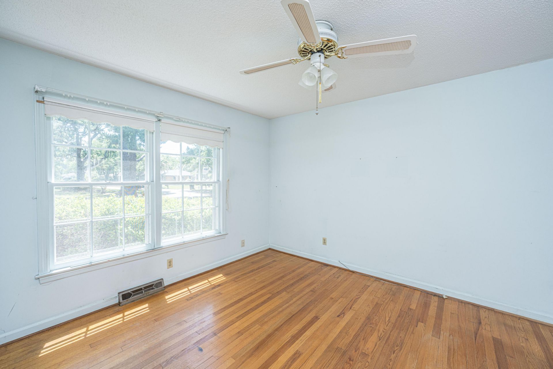 301 Mcclain Street Photo 16