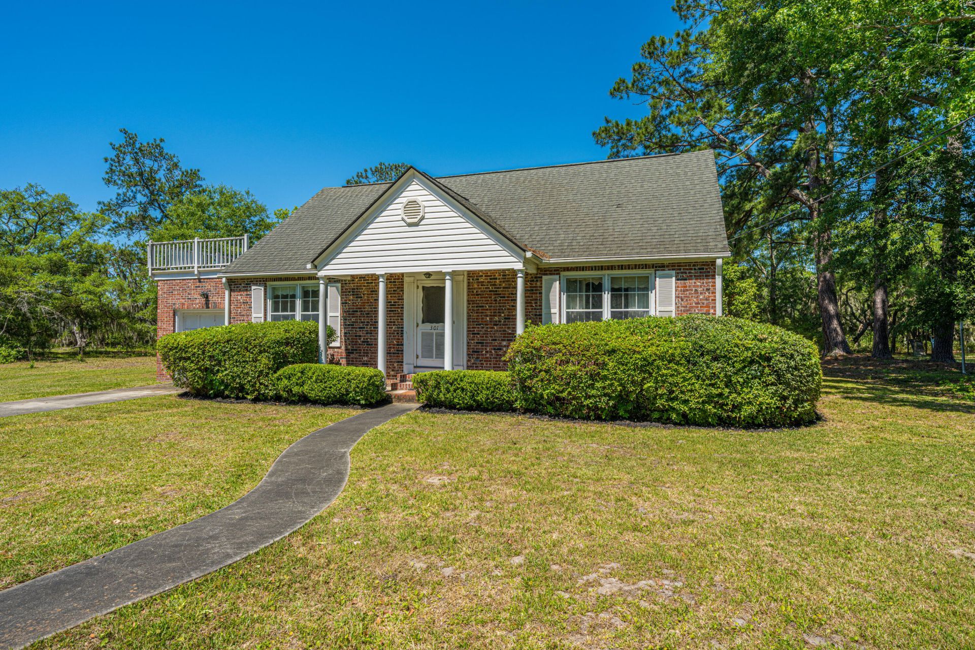301 Mcclain Street Photo 6