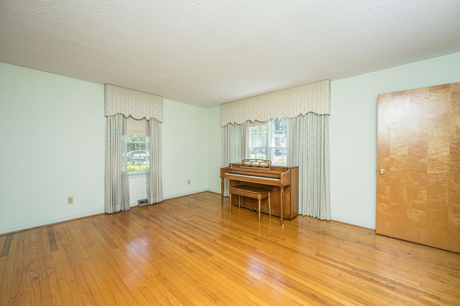 301 Mcclain Street Photo 8