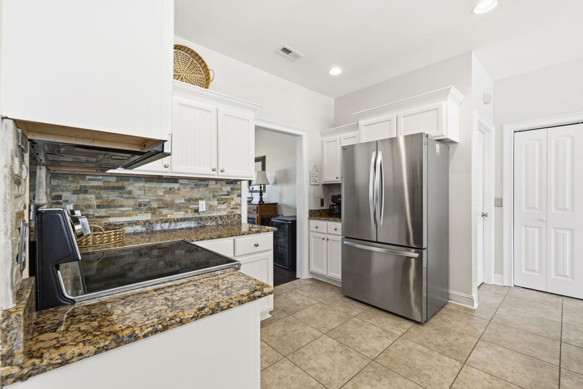 316 Hillsborough Dr. Photo 14