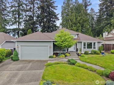 25242 Lake Wilderness Country Club Drive SE, Maple Valley, WA 98038