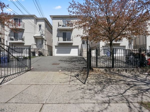 19 Halleck St, Newark, NJ 07104