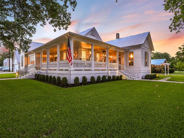107 NE 4th ST , Smithville, TX 78957