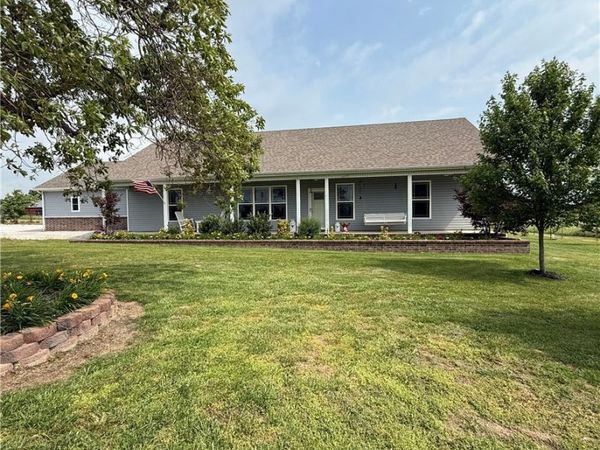 450 NW Holland Avenue, Gentry, AR 72734