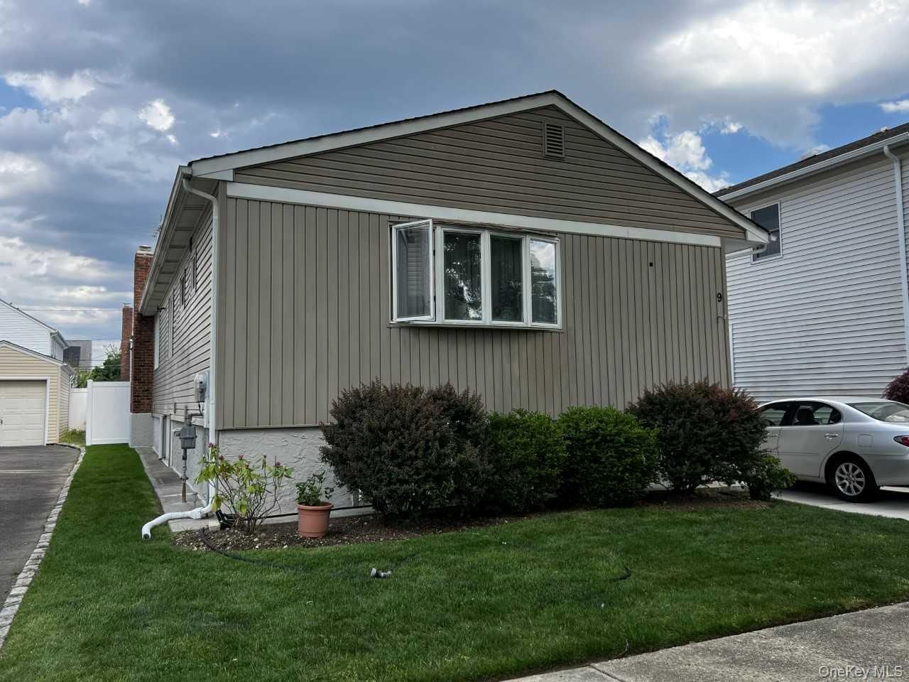 9 Smith Place , Williston Park, NY 11596 Main Photo