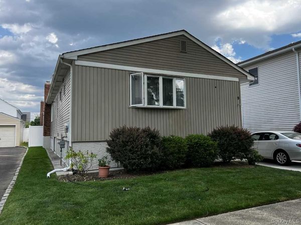 9 Smith Place , Williston Park, NY 11596