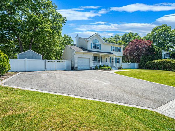 14 Gaetano Lane , Coram, NY 11727