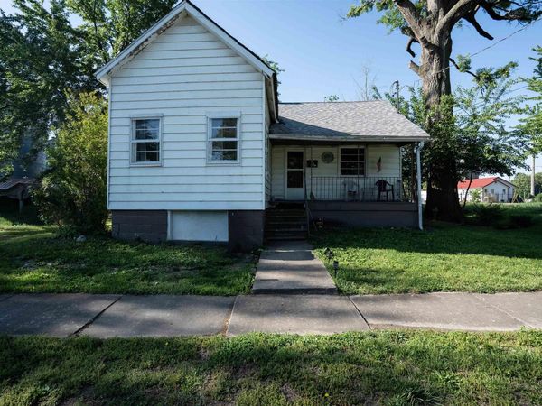 304 E WEBSTER Street, Benton, IL 62812