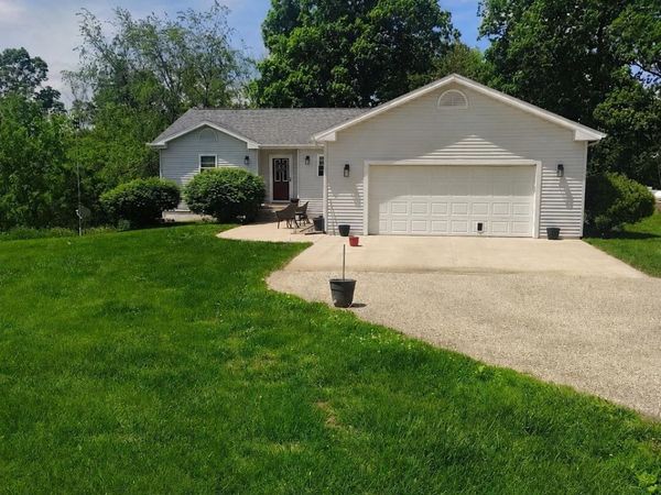 30720 N NORRIS BLACKTOP Road, Farmington, IL 61531