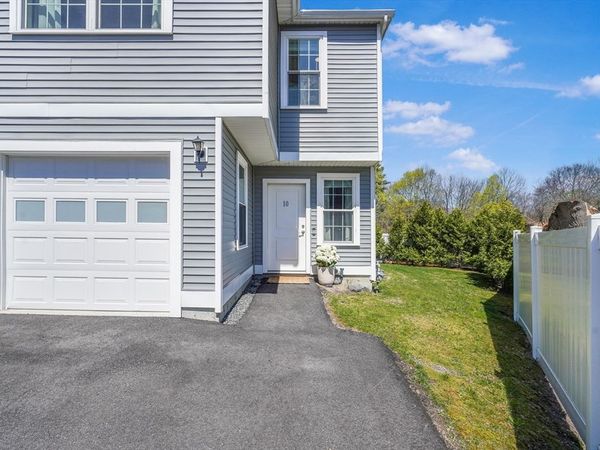 10 Knights Way, Unit 10, Swansea, MA 02777