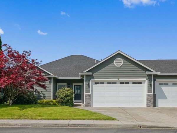 1231 SW 3rd Av, Mill City, OR 97360