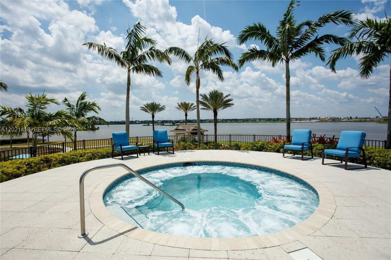 1933 E Wandering Willow Way, Loxahatchee, FL 33470 Photo