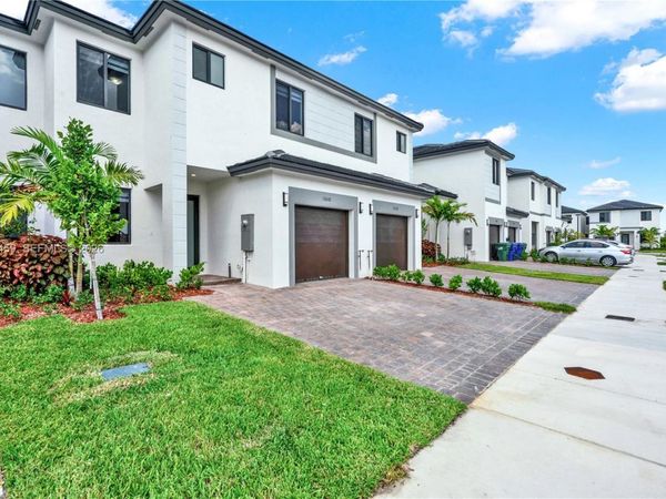 13642 SW 157th Pl , Miami, FL 33196