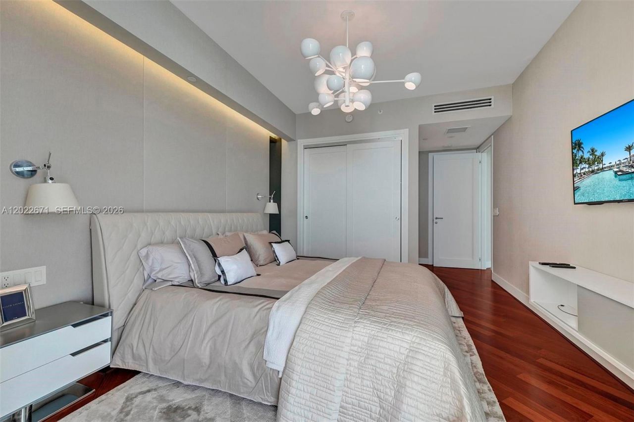 16051 Collins Ave , Unit 1102, Sunny Isles Beach, FL 33160 Photo