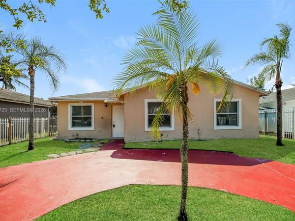 19420 NW 32nd Ave , Miami Gardens, FL 33056