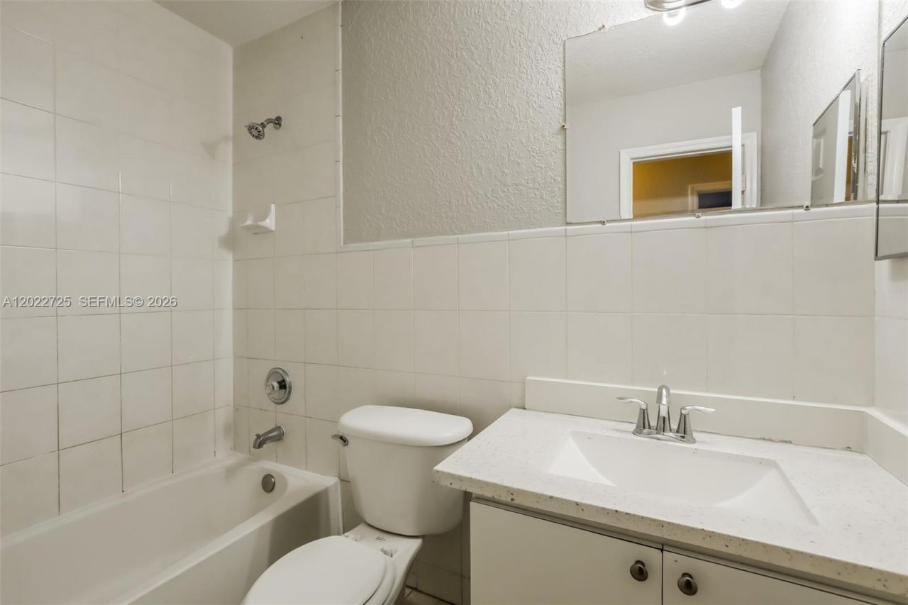 19420 NW 32nd Ave, Miami Gardens, FL 33056 Photo